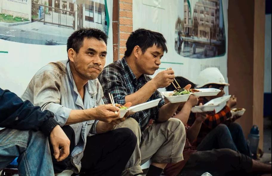 又馬上到年底了，我們做裝修的，一年能賺多少錢？